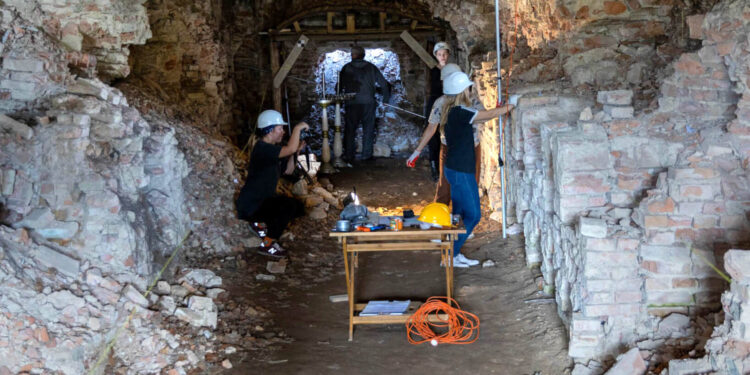 RADIO BIAŁYSTOK. Studenci i archeolodzy biorą udział w akcji ratowania unikatowych supraskich katakumb