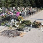 Zniszczony nagrobek / Fot. Policja