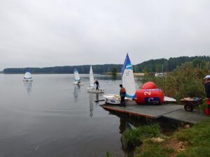 Na zalewie w Cedzynie biało od żagli - Radio Kielce