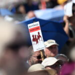 10.09.2023. Markowa. Uczestnicy mszy świętej, sprawowanej w ramach uroczystości beatyfikacyjnych rodziny Ulmów. / Fot. Darek Delmanowicz - PAP