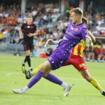 Koronie nadal idzie jak po grudzie. Tylko remis z Widzewem - Radio Kielce