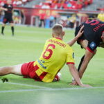 Koronie nadal idzie jak po grudzie. Tylko remis z Widzewem - Radio Kielce