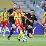 Koronie nadal idzie jak po grudzie. Tylko remis z Widzewem - Radio Kielce