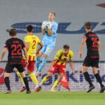 Koronie nadal idzie jak po grudzie. Tylko remis z Widzewem - Radio Kielce