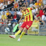 Koronie nadal idzie jak po grudzie. Tylko remis z Widzewem - Radio Kielce