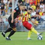 Koronie nadal idzie jak po grudzie. Tylko remis z Widzewem - Radio Kielce