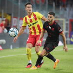 Koronie nadal idzie jak po grudzie. Tylko remis z Widzewem - Radio Kielce