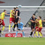 Koronie nadal idzie jak po grudzie. Tylko remis z Widzewem - Radio Kielce