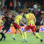 Koronie nadal idzie jak po grudzie. Tylko remis z Widzewem - Radio Kielce