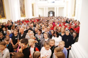 23.09.2023. Święty Krzyż. Rajd pielgrzymkowy „Krzyż drogowskazem życia” / Fot. Wiktor Taszłow - Radio Kielce