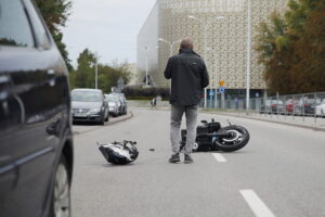 24.09.2023. Kielce. Ulica Radiowa. Zderzenie auta z motocyklem / Fot. Wiktor Taszłow - Radio Kielce