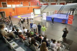 Młodzi ludzie zafascynowani sportami walki - Radio Kielce
