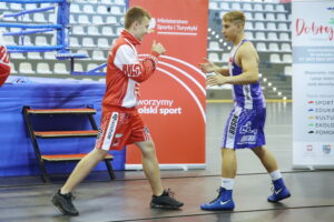 Młodzi ludzie zafascynowani sportami walki - Radio Kielce
