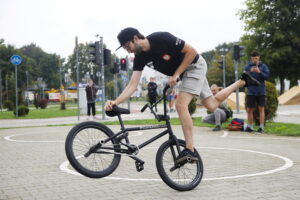 30.09.2023. Jędrzejów. Piknik rowerowy / Fot. Wiktor Taszłow - Radio Kielce