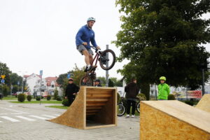 30.09.2023. Jędrzejów. Piknik rowerowy / Fot. Wiktor Taszłow - Radio Kielce