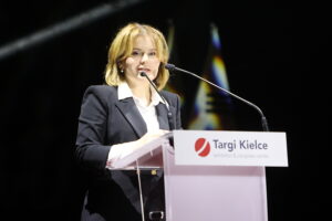 05.09.2023. Kielce. Otwarcie XXXI Międzynarodowego Salonu Przemysłu Obronnego. Na zdjęciu: Anna Krupka - wiceminister sportu i turystyki / Fot. Wiktor Taszłow - Radio Kielce