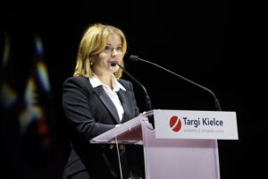 05.09.2023. Kielce. Otwarcie XXXI Międzynarodowego Salonu Przemysłu Obronnego. Na zdjęciu: Anna Krupka - wiceminister sportu i turystyki / Fot. Wiktor Taszłow - Radio Kielce