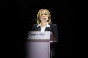 05.09.2023. Kielce. Otwarcie XXXI Międzynarodowego Salonu Przemysłu Obronnego. Na zdjęciu: Anna Krupka - wiceminister sportu i turystyki / Fot. Wiktor Taszłow - Radio Kielce