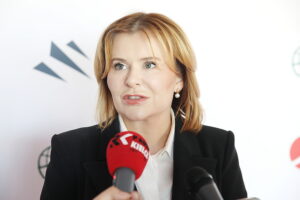 05.09.2023. Kielce. Otwarcie XXXI Międzynarodowego Salonu Przemysłu Obronnego. Na zdjęciu: Anna Krupka - wiceminister sportu i turystyki / Fot. Wiktor Taszłow - Radio Kielce