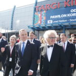 MSPO 2023. Prezydent RP: państwa zagrożone nie oszczędzają na obronności - Radio Kielce 05.09.2023. Kielce. Otwarcie XXXI Międzynarodowego Salonu Przemysłu Obronnego. Na zdjęciu (z lewej): Andrzej Duda - prezydent RP, Andrzej Mochoń - prezes Targów Kielce / Fot. Wiktor Taszłow - Radio Kielce