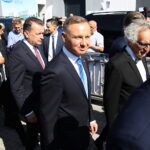 MSPO 2023. Prezydent RP: państwa zagrożone nie oszczędzają na obronności - Radio Kielce 05.09.2023. Kielce. Otwarcie XXXI Międzynarodowego Salonu Przemysłu Obronnego. Na zdjęciu (od lewej): Mariusz Błaszczak - minister obrony narodowej, Andrzej Duda - prezydent RP, Andrzej Mochoń - prezes Targów Kielce / Fot. Wiktor Taszłow - Radio Kielce