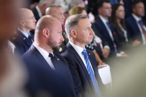 05.09.2023. Kielce. Otwarcie MSPO. Na zdjęciu (od lewej): Sebastian Chwałek - prezes zarządu Polskiej Grupy Zbrojeniowej, Andrzej Duda - prezydent RP / Fot. Wiktor Taszłow - Radio Kielce