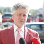 12.09.2023. Kielce. Przekazanie wozów strażackich. Na zdjęciu: senator Krzysztof Słoń / Fot. Wiktor Taszłow - Radio Kielce