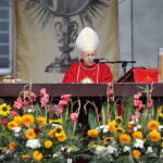 14.09.2023. Święty Krzyż. Uroczystości odpustowe. Na zdjęciu: biskup senior Edward Frankowski / Fot. Wiktor Taszłow - Radio Kielce