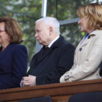 14.09.2023. Święty Krzyż. Uroczystości odpustowe. Na zdjęciu (od lewej): poseł Agata Wojtyszek, Jarosław Kaczyński - prezes PiS, Anna Krupka - wiceminister sportu i turystyki / Fot. Wiktor Taszłow - Radio Kielce