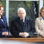 14.09.2023. Święty Krzyż. Uroczystości odpustowe. Na zdjęciu (od lewej): poseł Agata Wojtyszek, Jarosław Kaczyński - prezes PiS, Anna Krupka - wiceminister sportu i turystyki / Fot. Wiktor Taszłow - Radio Kielce