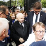 14.09.2023. Święty Krzyż. Uroczystości odpustowe. Na zdjęciu (w środku): Jarosław Kaczyński - prezes PiS / Fot. Wiktor Taszłow - Radio Kielce