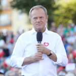 Donald Tusk spotkał się w Skarżysku-Kamiennej ze zwolennikami PO - Radio Kielce 15.09.2023. Skarżysko-Kamienna. Szef Platformy Obywatelskiej, Donald Tusk (na zdjęciu) spotkał się ze zwolennikami swojej partii / Fot. Wiktor Taszłow - Radio Kielce