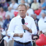 Donald Tusk spotkał się w Skarżysku-Kamiennej ze zwolennikami PO - Radio Kielce 15.09.2023. Skarżysko-Kamienna. Szef Platformy Obywatelskiej, Donald Tusk (na zdjęciu) spotkał się ze zwolennikami swojej partii / Fot. Wiktor Taszłow - Radio Kielce