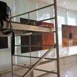 26.09.2023. Kielce. Montaż wystawy „Zapis przestrzeni” / Fot. Aleksandra Kwaśniewska - Radio Kielce