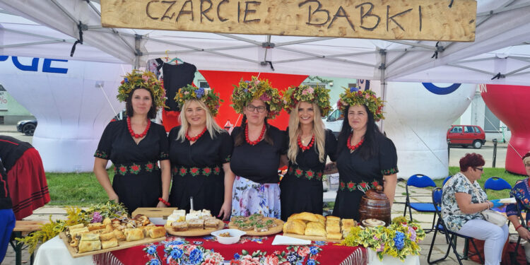 Koło Gospodyń wiejskich Czarcie Babki z Masłowa I / Fot. Marzena Smoręda - Radio Kielce