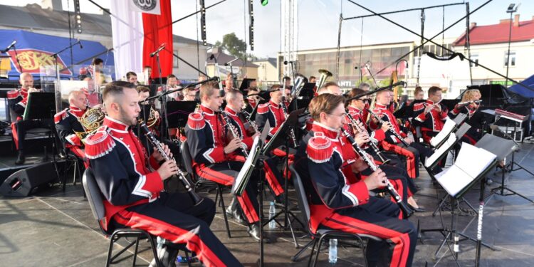 Koncert Reprezentacyjnego Zespołu Artystycznego Wojska Polskiego zakończył Konecki Wrzesień