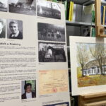 02.09.2023. Końskie. Biblioteka Publiczna w Końskich. Wystawa „Hubalowymi śladami po Ziemi Świętokrzyskiej w malarstwie i słowie” / Fot. Magdalena Galas-Klusek - Radio Kielce