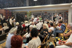 09.09.2023. Ostrowiec Św. , Miejska Biblioteka Publiczna. „Narodowe Czytanie” powieści Elizy Orzeszkowej „Nad Niemnem”. / Fot. Patryk Wójcik - Radio Kielce