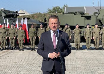 Minister obrony narodowej zachęca w Kielcach do zakładania munduru