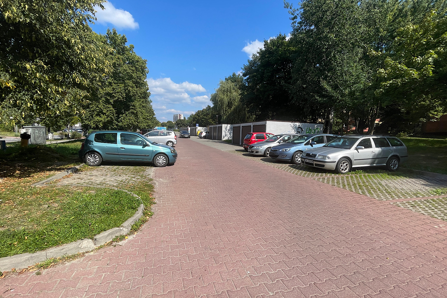 Specjalny system ograniczy parkowanie „obcych" samochodów - Radio Kielce