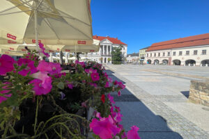 21.09.2023. Kielce. Rynek. Ogródki restauracyjne / Fot. Wiktor Taszłow - Radio Kielce