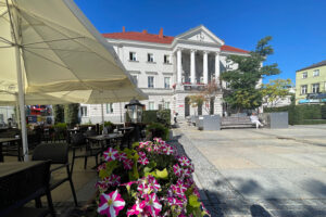 21.09.2023. Kielce. Rynek. Ogródki restauracyjne / Fot. Wiktor Taszłow - Radio Kielce