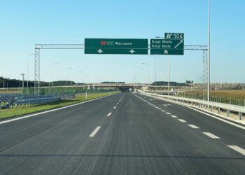 Droga to nie tor wyścigowy. Pas awaryjny to nie parking