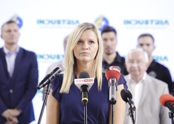 08.09.2023. Kielce. Hala Legionów. Konferencja KS Kielce. Na zdjęciu: Magdalena Szczukiewicz - prezes Industrii Kielce / Fot. Jarosław Kubalski - Radio Kielce