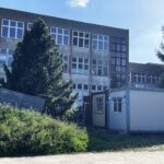 Czeka na nie ponad tysiąc osób - Radio Kielce 09.08.2023. Kielce. Budynek po byłym Liceum im. Konstantego Ildefonsa Gałczyńskiego / Fot. Jarosław Kubalski - Radio Kielce