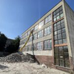 Czeka na nie ponad tysiąc osób - Radio Kielce 09.08.2023. Kielce. Budynek po byłym Liceum im. Konstantego Ildefonsa Gałczyńskiego / Fot. Jarosław Kubalski - Radio Kielce