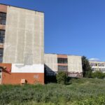 Czeka na nie ponad tysiąc osób - Radio Kielce 09.08.2023. Kielce. Budynek po byłym Liceum im. Konstantego Ildefonsa Gałczyńskiego / Fot. Jarosław Kubalski - Radio Kielce