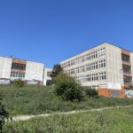 Czeka na nie ponad tysiąc osób - Radio Kielce 09.08.2023. Kielce. Budynek po byłym Liceum im. Konstantego Ildefonsa Gałczyńskiego / Fot. Jarosław Kubalski - Radio Kielce