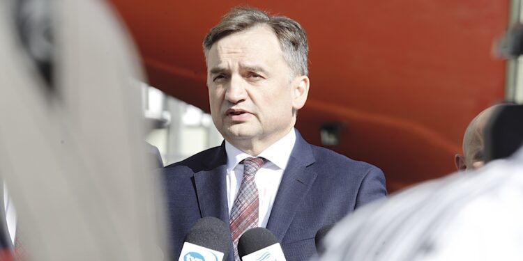 Śledczy w fundacjach Ziobry i Wiplera. W tle afera ws. Zondacrypto