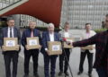 02.09.2023 Kielce. Świętokrzyskie PiS oficjalnie rejestruje listy. Na zdjęciu od lewej: przewodniczący rady miasta Jarosław Karyś, senator Jarosław Rusiecki, poseł Krzysztof Lipiec, senator Krzysztof Słoń i senator Jacek Włosowicz / Fot. Jarosław Kubalski - Radio Kielce